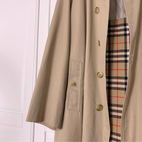 Vintage Burberry Trench Coat with Removable Wool Lining - Picture 16 of 16